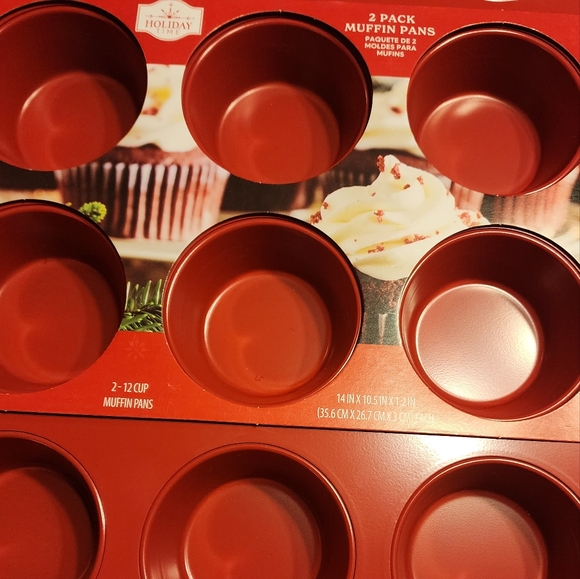 Red color muffin tin - Picture 2 of 4
